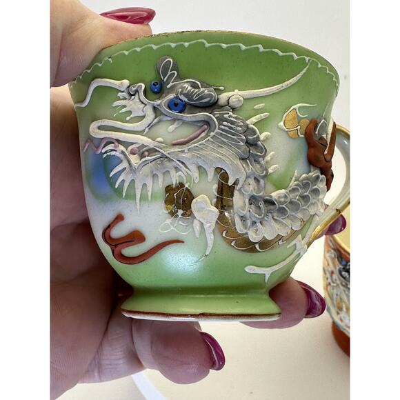 Vintage Japanese Moriage Dragon Ware Teacups One Red One Green - Picture 5 of 8